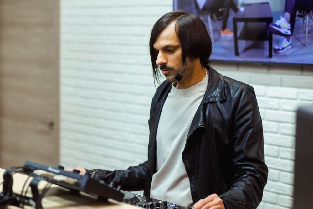 Слайд из фотографий школы Pioneer DJ School