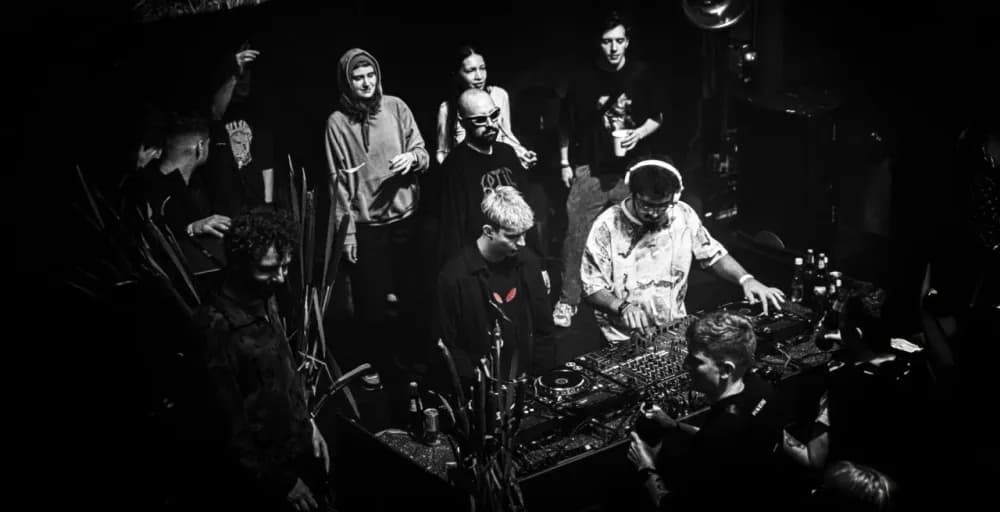 Слайд из фотографий школы Pioneer DJ School