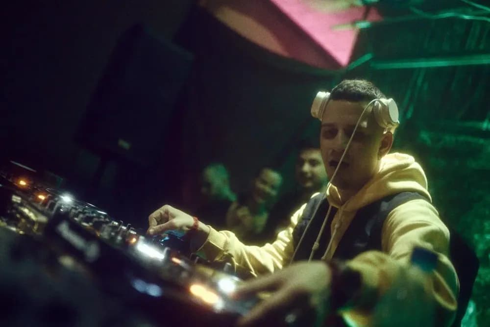 Слайд из фотографий школы Pioneer DJ School