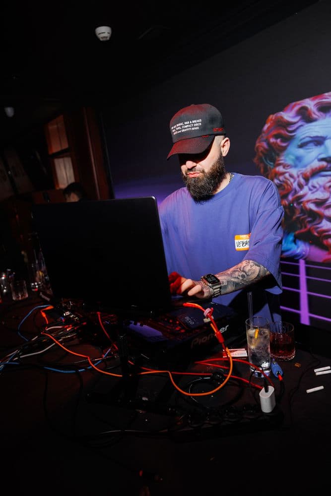 Слайд из фотографий школы Pioneer DJ School