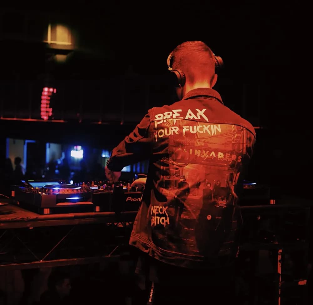 Слайд из фотографий школы Pioneer DJ School