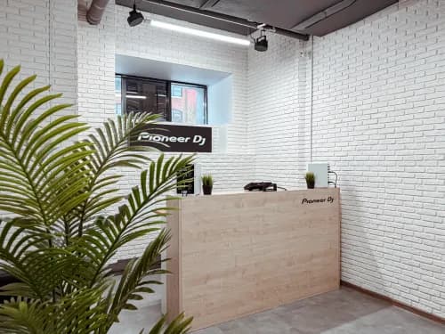 Фото Pioneer DJ School