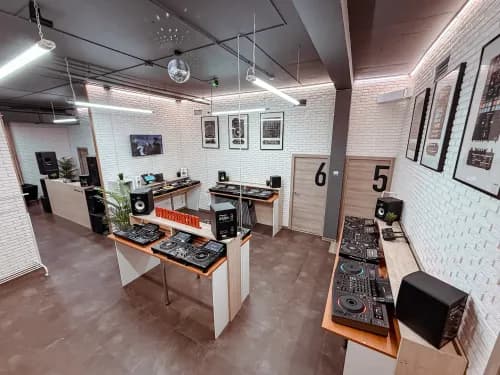 Фото Pioneer DJ School